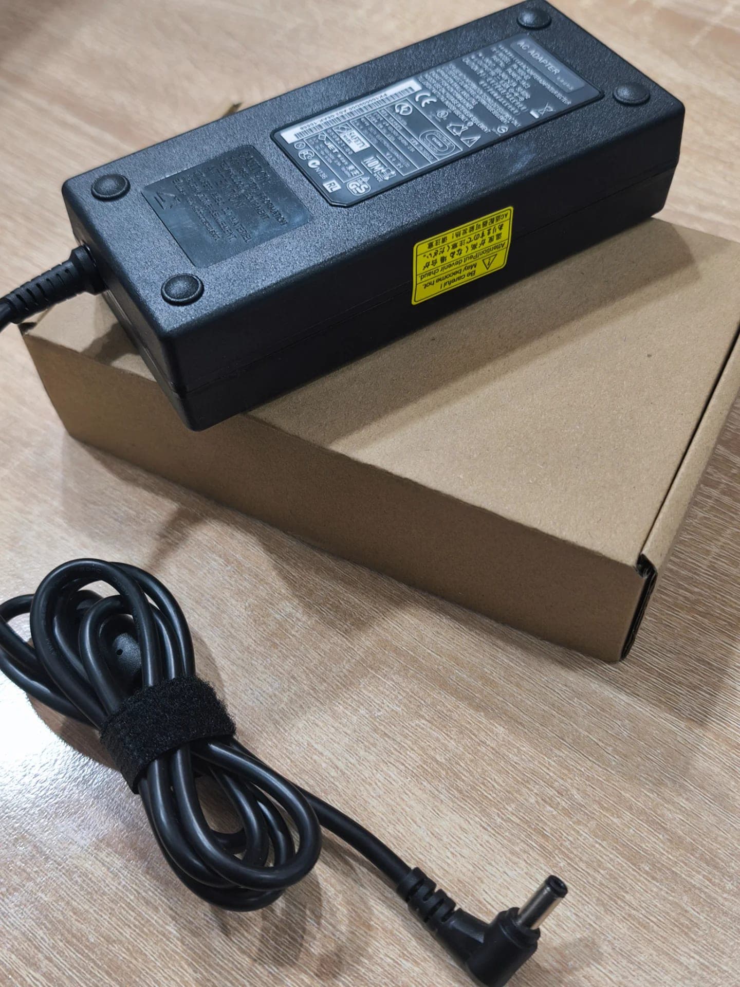 Chargeur PC Portable 19V 6.32A - شاحن